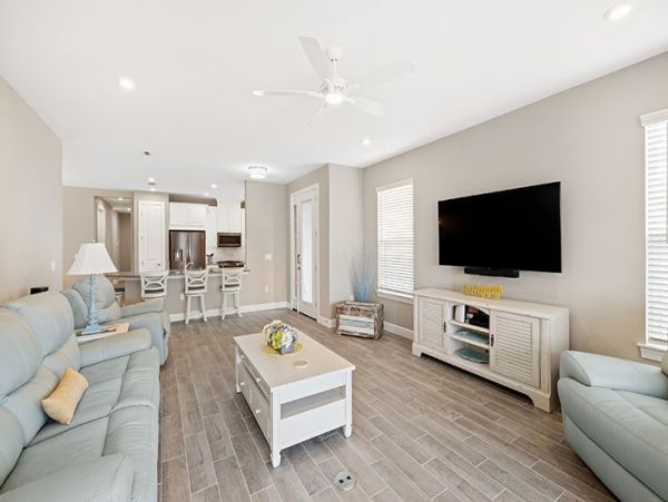 New Three Bedroom Home with Caged Pool and Spa in Naples