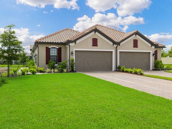 New Three Bedroom Home with Caged Pool and Spa in Naples