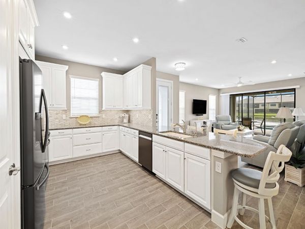 New Three Bedroom Home with Caged Pool and Spa in Naples