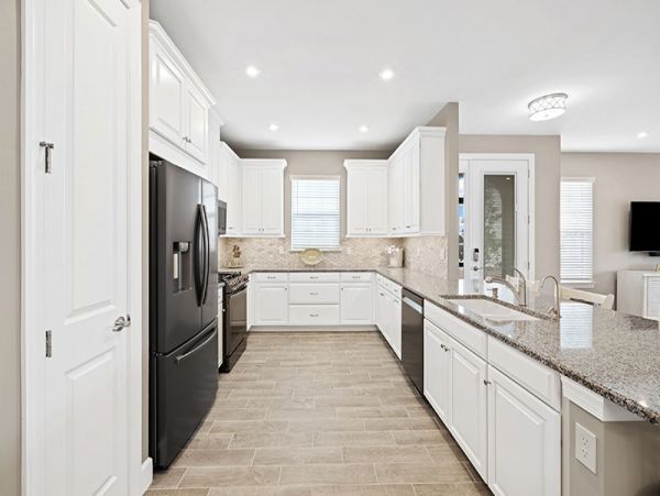 New Three Bedroom Home with Caged Pool and Spa in Naples