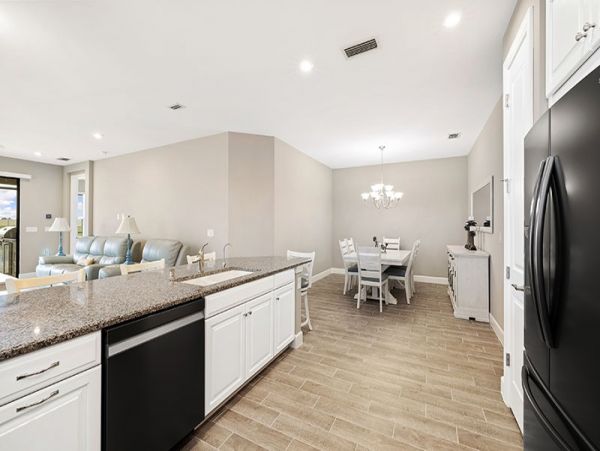 New Three Bedroom Home with Caged Pool and Spa in Naples