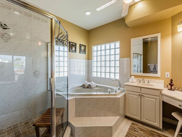 Beautiful & Spacious 4 Bedroom Pool Home in Marco Island