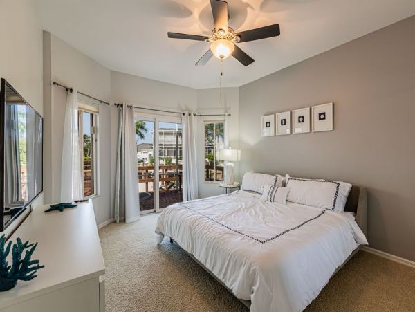 Beautiful & Spacious 4 Bedroom Pool Home in Marco Island
