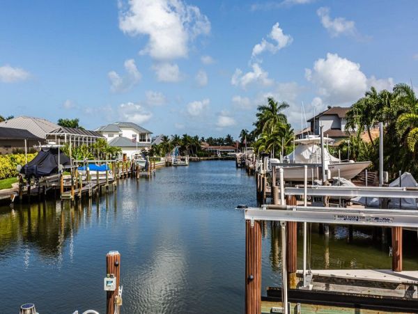 Beautiful & Spacious 4 Bedroom Pool Home in Marco Island