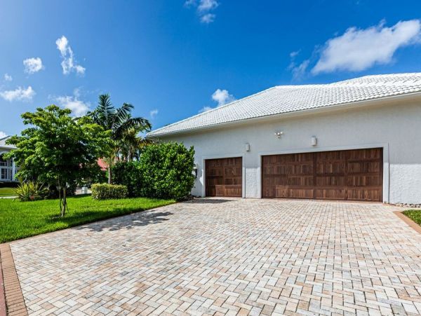 Beautiful & Spacious 4 Bedroom Pool Home in Marco Island
