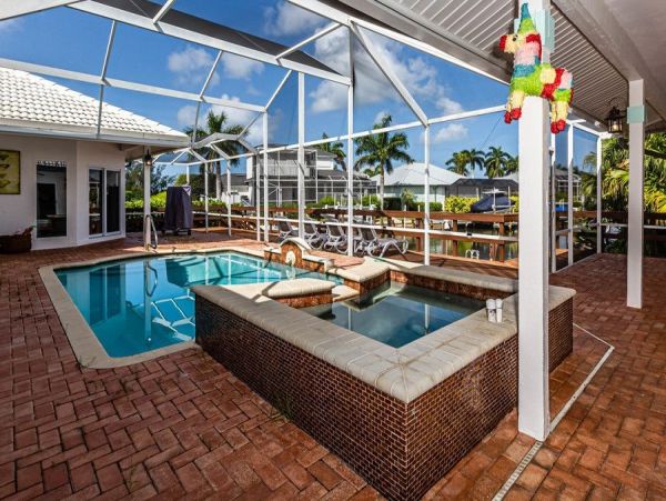 Beautiful & Spacious 4 Bedroom Pool Home in Marco Island