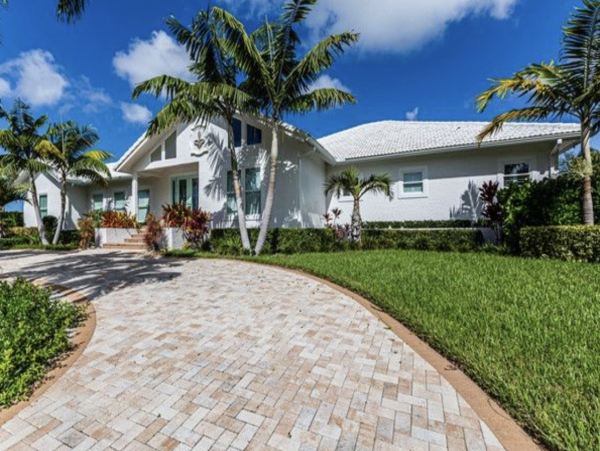 Beautiful & Spacious 4 Bedroom Pool Home in Marco Island