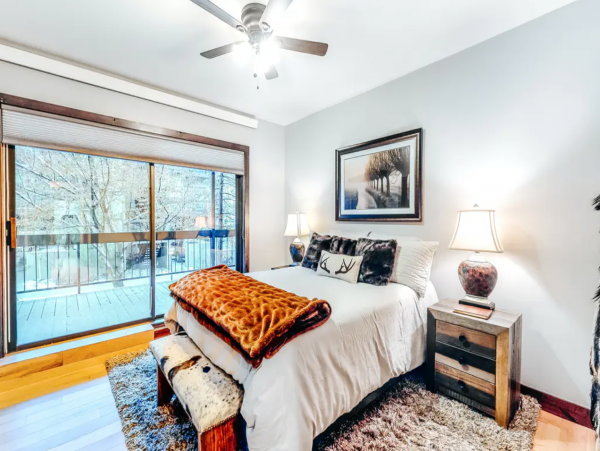 Avon Contemporary Condo Quick drive to lifts