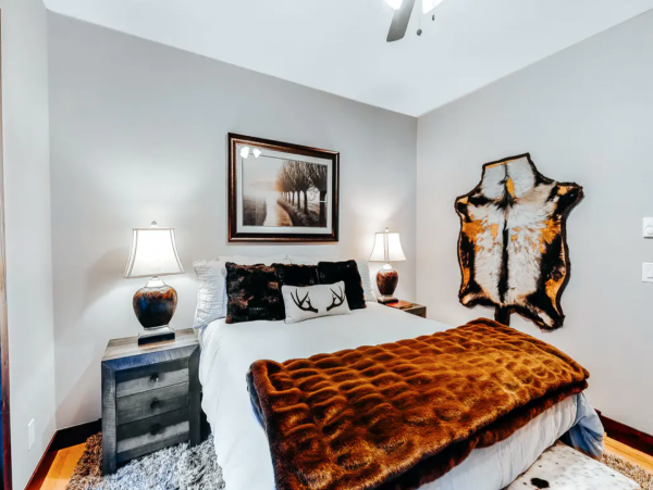 Avon Contemporary Condo Quick drive to lifts