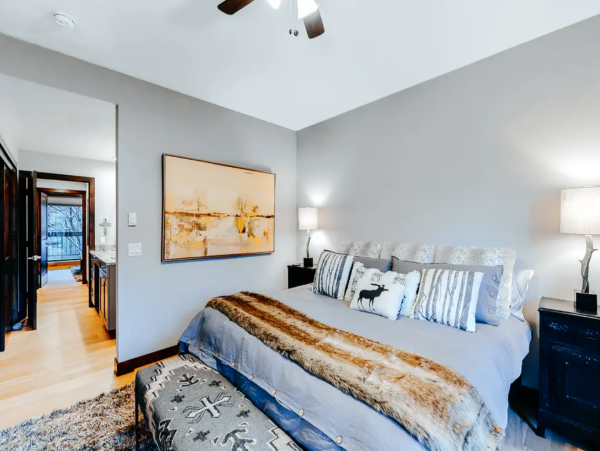 Avon Contemporary Condo Quick drive to lifts