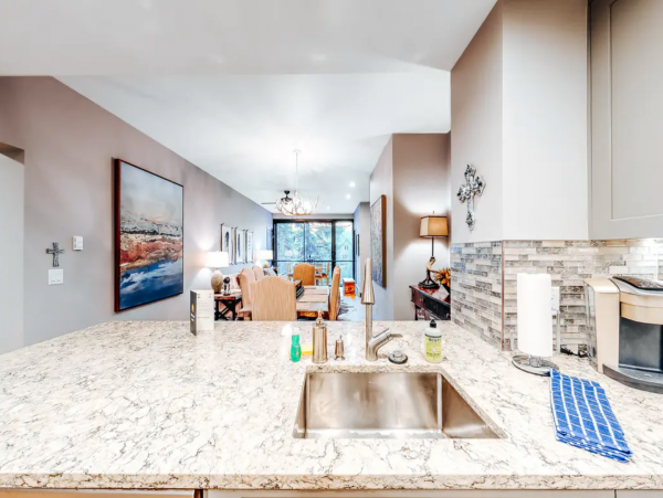 Avon Contemporary Condo Quick drive to lifts