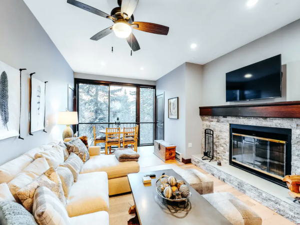 Avon Contemporary Condo Quick drive to lifts