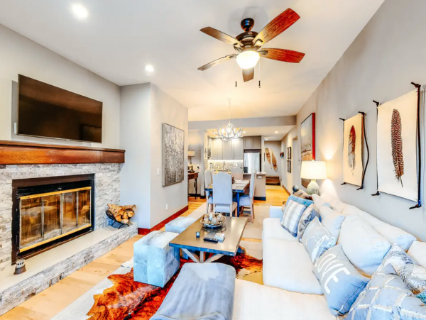 Avon Contemporary Condo Quick drive to lifts