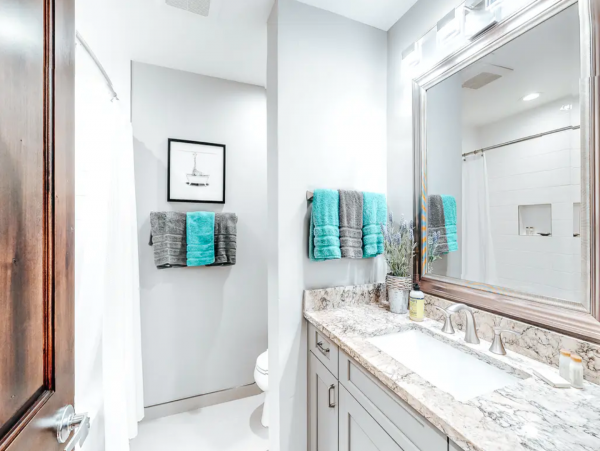 Avon Contemporary Condo Quick drive to lifts