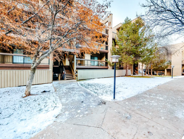 Avon Contemporary Condo Quick drive to lifts