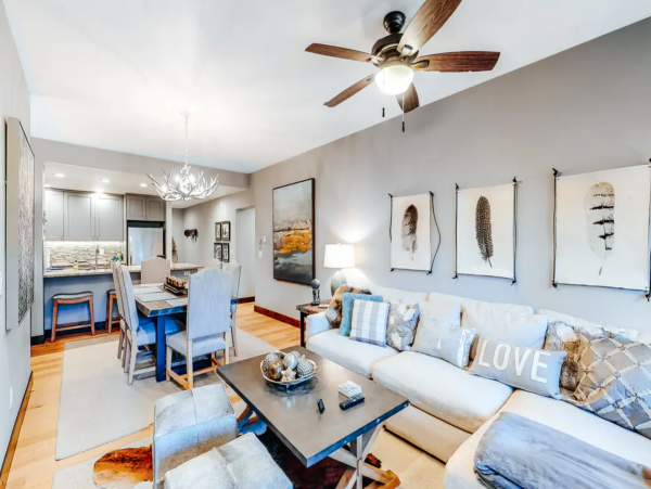 Avon Contemporary Condo Quick drive to lifts