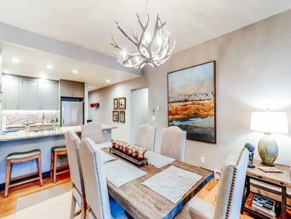 Avon Contemporary Condo Quick drive to lifts