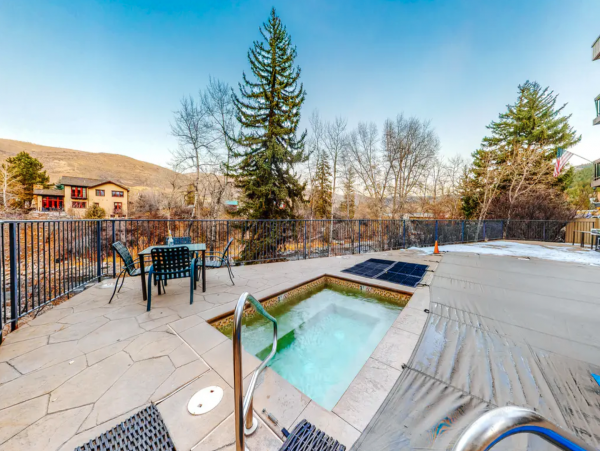 Avon Contemporary Condo Quick drive to lifts