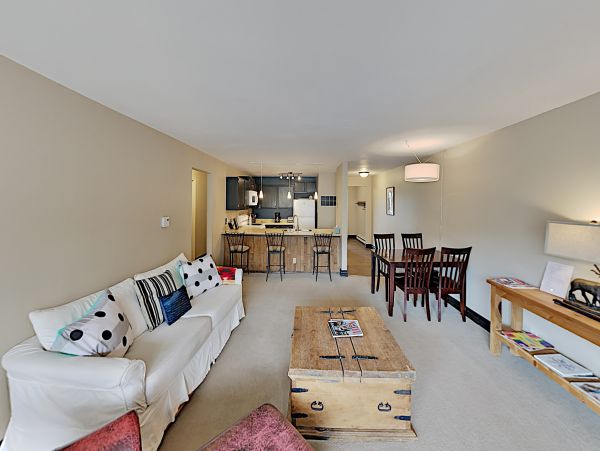 Nottingham Lake Vacation Condo in AVon Walk to Shuttle Stop