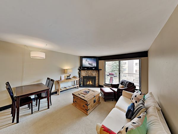 Nottingham Lake Vacation Condo in AVon Walk to Shuttle Stop