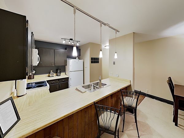 Nottingham Lake Vacation Condo in AVon Walk to Shuttle Stop
