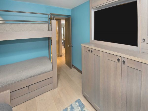 Newly Remodeled Vacation Condo Six Guests in Avon