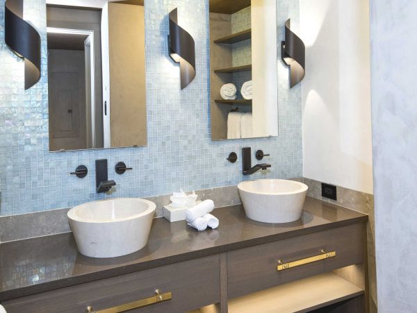 Newly Remodeled Vacation Condo Six Guests in Avon