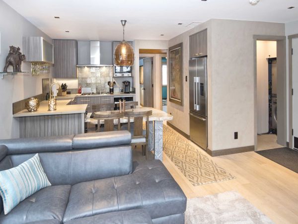 Newly Remodeled Vacation Condo Six Guests in Avon