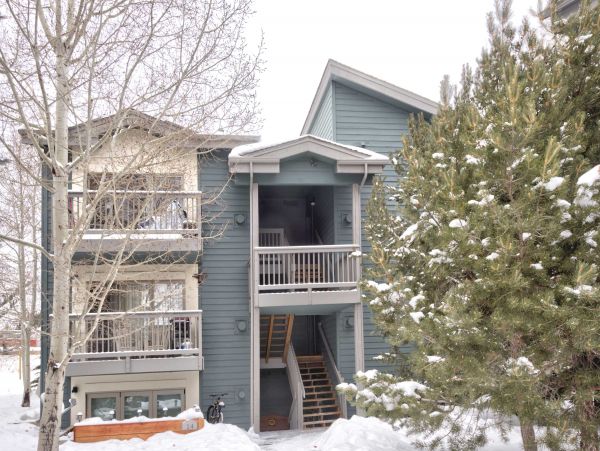 Newly Remodeled Vacation Condo Six Guests in Avon