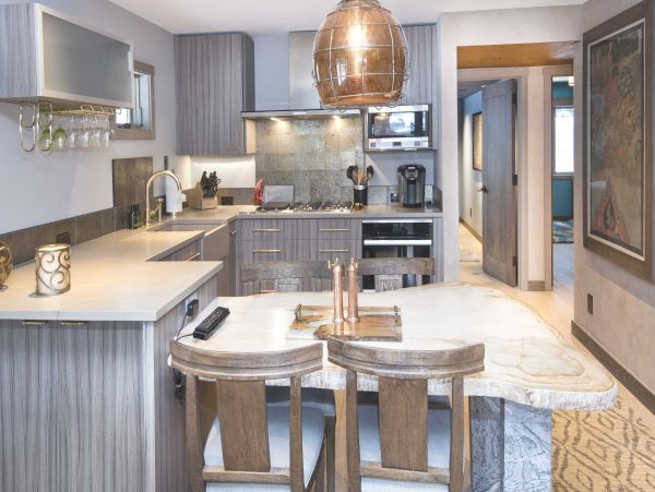 Newly Remodeled Vacation Condo Six Guests in Avon