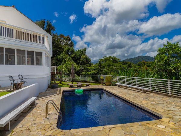 Lovely 3 Bedroom Vacation Home with Pool & Great Views