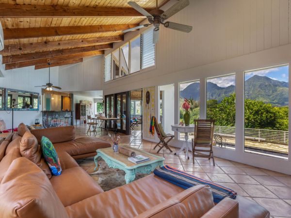 Lovely 3 Bedroom Vacation Home with Pool & Great Views