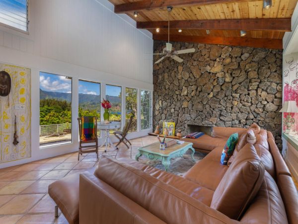 Lovely 3 Bedroom Vacation Home with Pool & Great Views