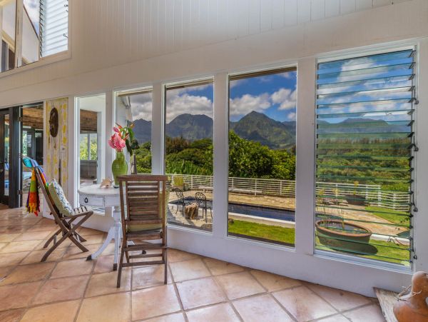 Lovely 3 Bedroom Vacation Home with Pool & Great Views