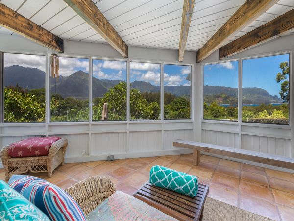 Lovely 3 Bedroom Vacation Home with Pool & Great Views