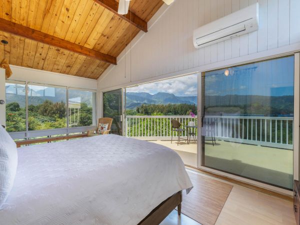 Lovely 3 Bedroom Vacation Home with Pool & Great Views