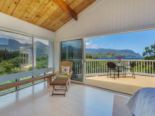 Lovely 3 Bedroom Vacation Home with Pool & Great Views