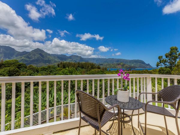 Lovely 3 Bedroom Vacation Home with Pool & Great Views
