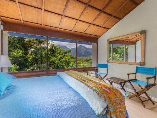 Lovely 3 Bedroom Vacation Home with Pool & Great Views