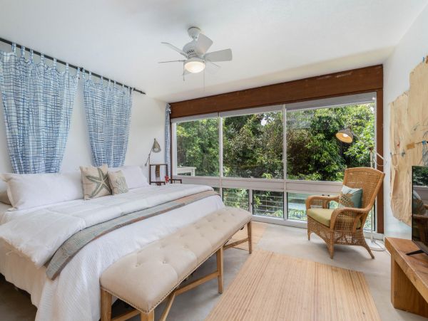 Lovely 3 Bedroom Vacation Home with Pool & Great Views