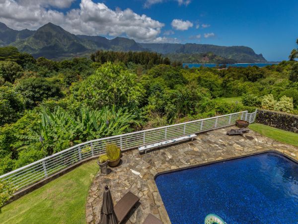 Lovely 3 Bedroom Vacation Home with Pool & Great Views