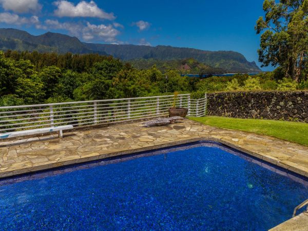 Lovely 3 Bedroom Vacation Home with Pool & Great Views