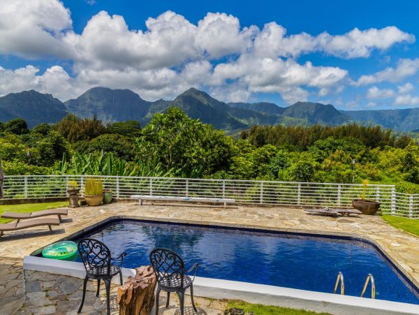 Lovely 3 Bedroom Vacation Home with Pool & Great Views