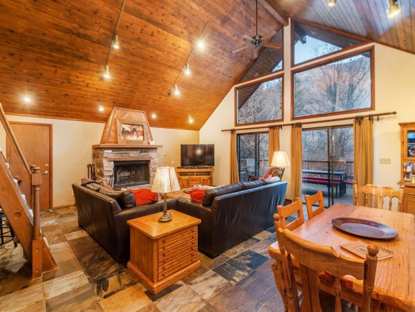 Great Cabin the Perfect Blend of Rustic Charm & Modern Conveniences
