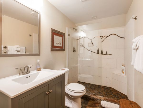 Great Cabin the Perfect Blend of Rustic Charm & Modern Conveniences