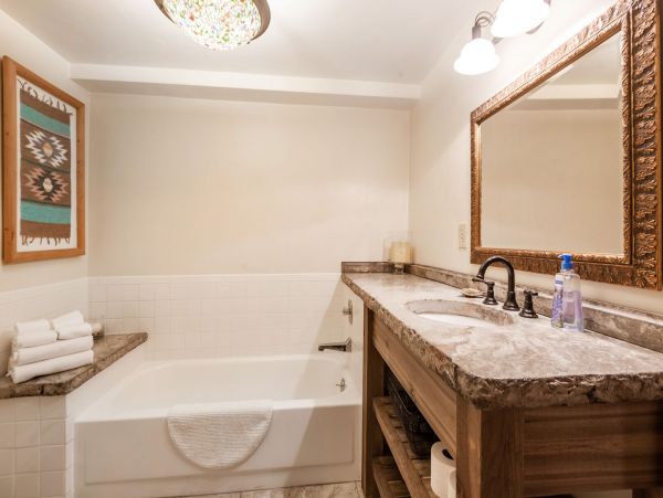 Great Cabin the Perfect Blend of Rustic Charm & Modern Conveniences
