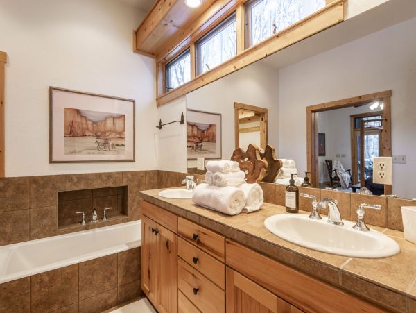 Beautiful Three Bedroom Cabin in Sundance 5 Min Walk from Resort