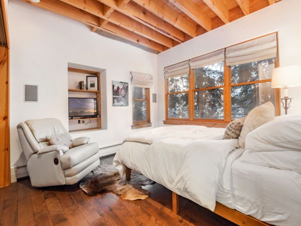 Sundance Home 996786