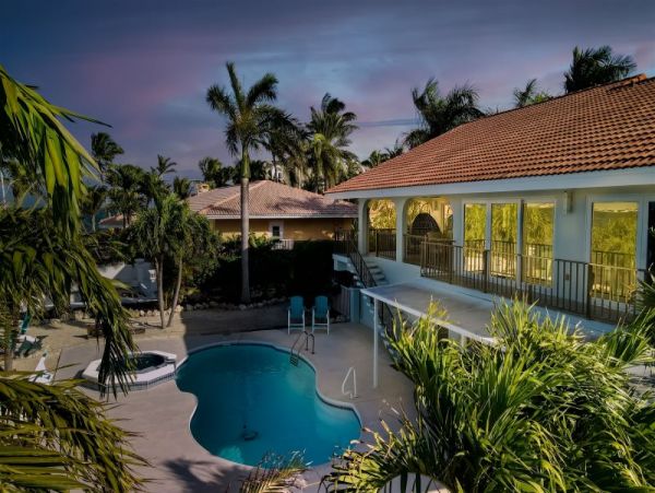 Four Bedroom Family Home in Sombrero Beach with Pool & Dock