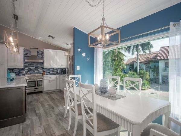 Four Bedroom Family Home in Sombrero Beach with Pool & Dock